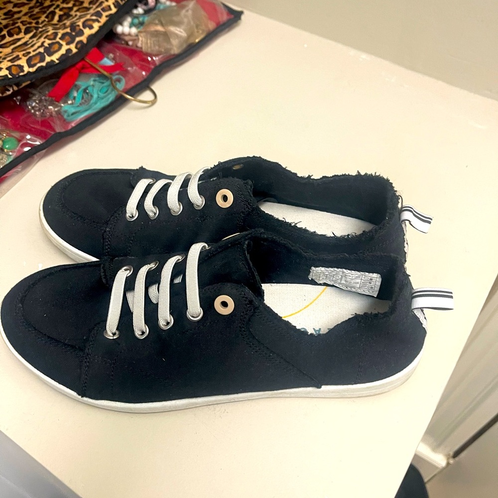 Vionic Pismo washable slip on sneakers